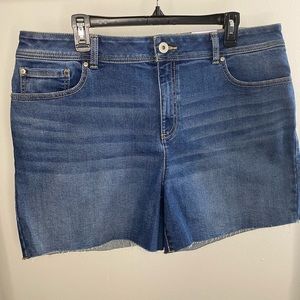 BNWT: Macy’s INC brand dark wash denim shorts. Sz: 18